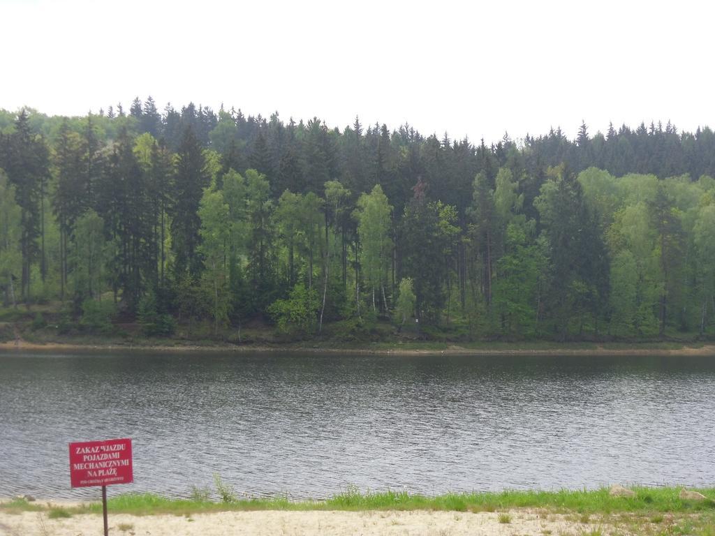 Domki Nad Jeziorem Karlowice ภายนอก รูปภาพ